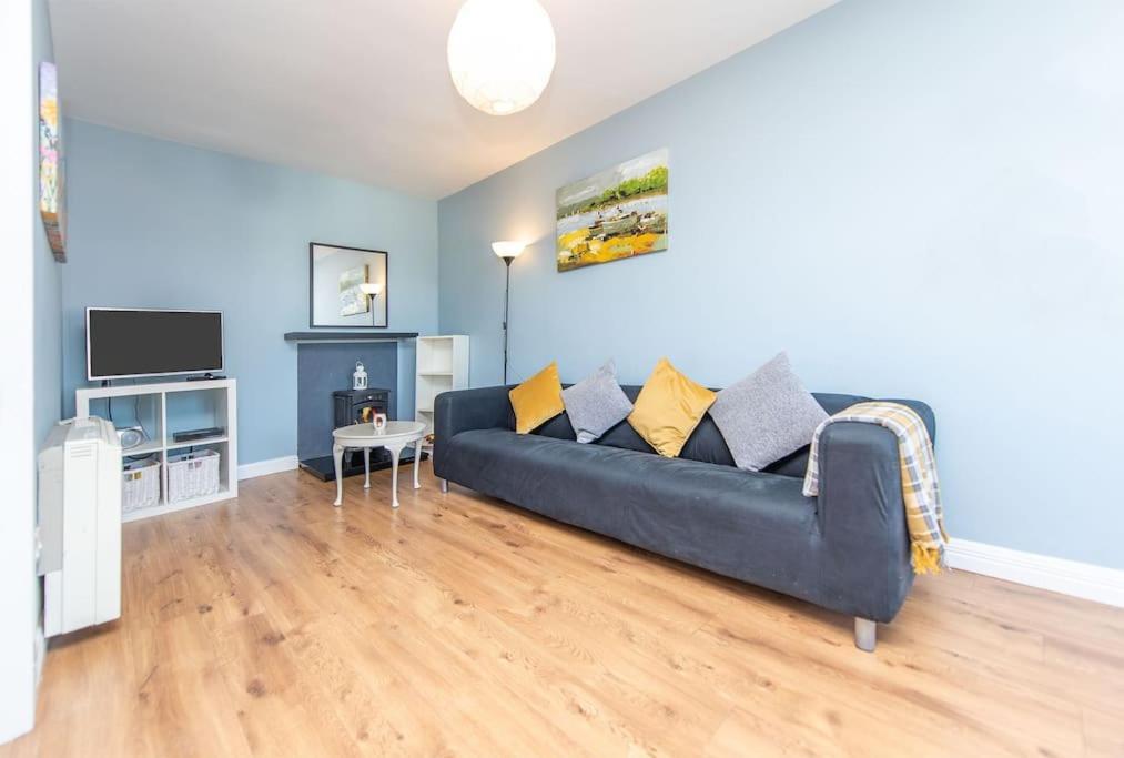 Clonbur House - Two Bedroom Village Apartment Galway Exteriör bild