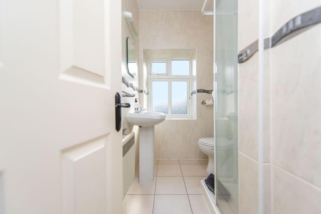 Clonbur House - Two Bedroom Village Apartment Galway Exteriör bild