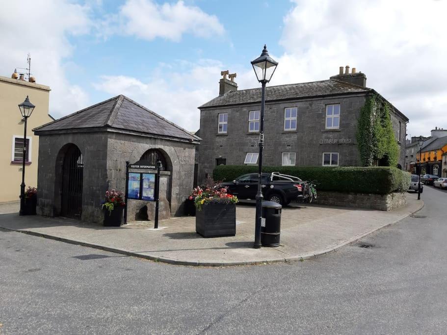 Clonbur House - Two Bedroom Village Apartment Galway Exteriör bild