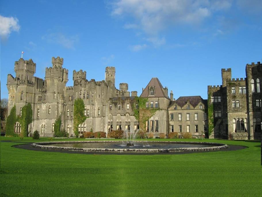 Clonbur House - Two Bedroom Village Apartment Galway Exteriör bild