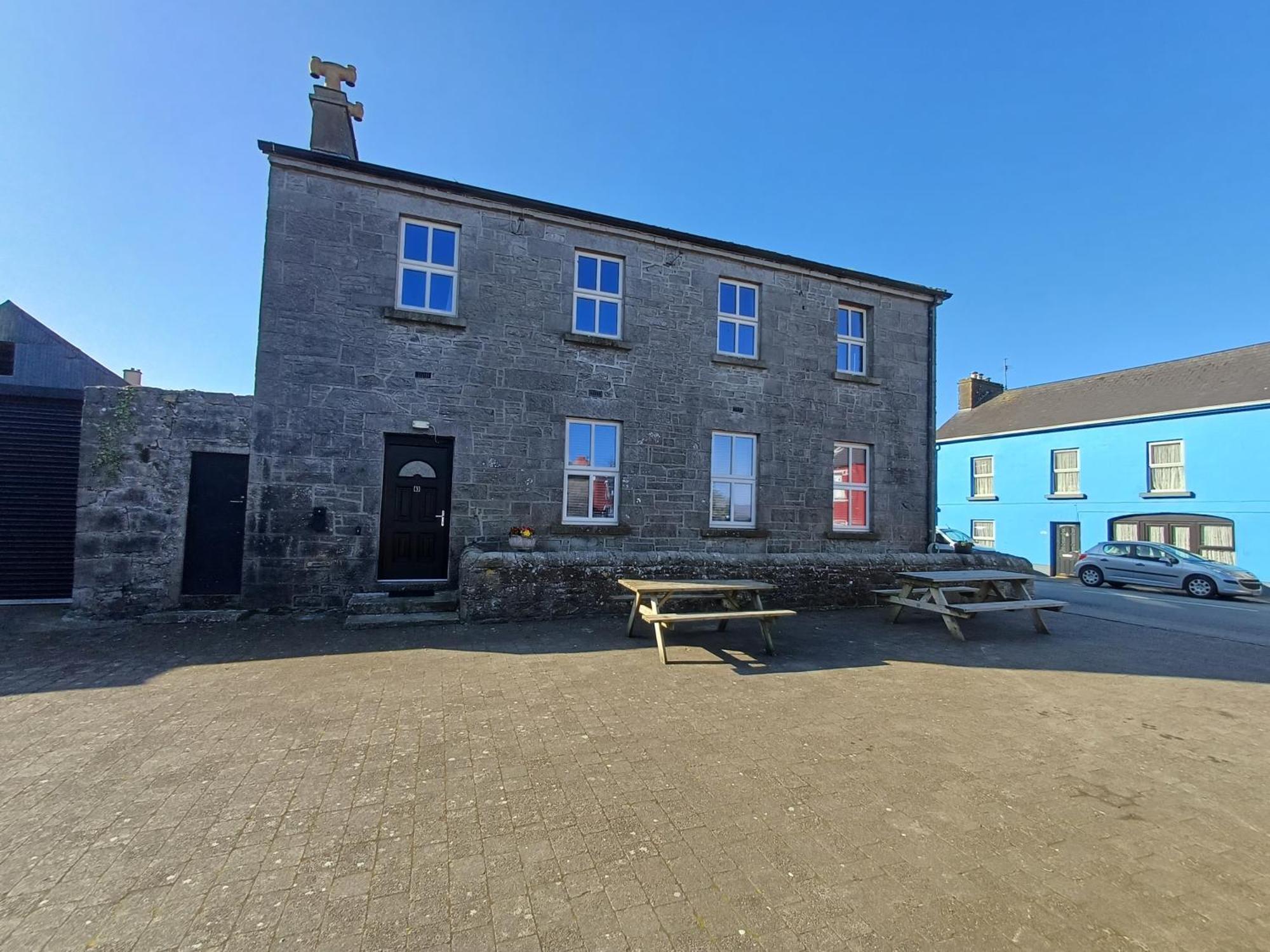 Clonbur House - Two Bedroom Village Apartment Galway Exteriör bild