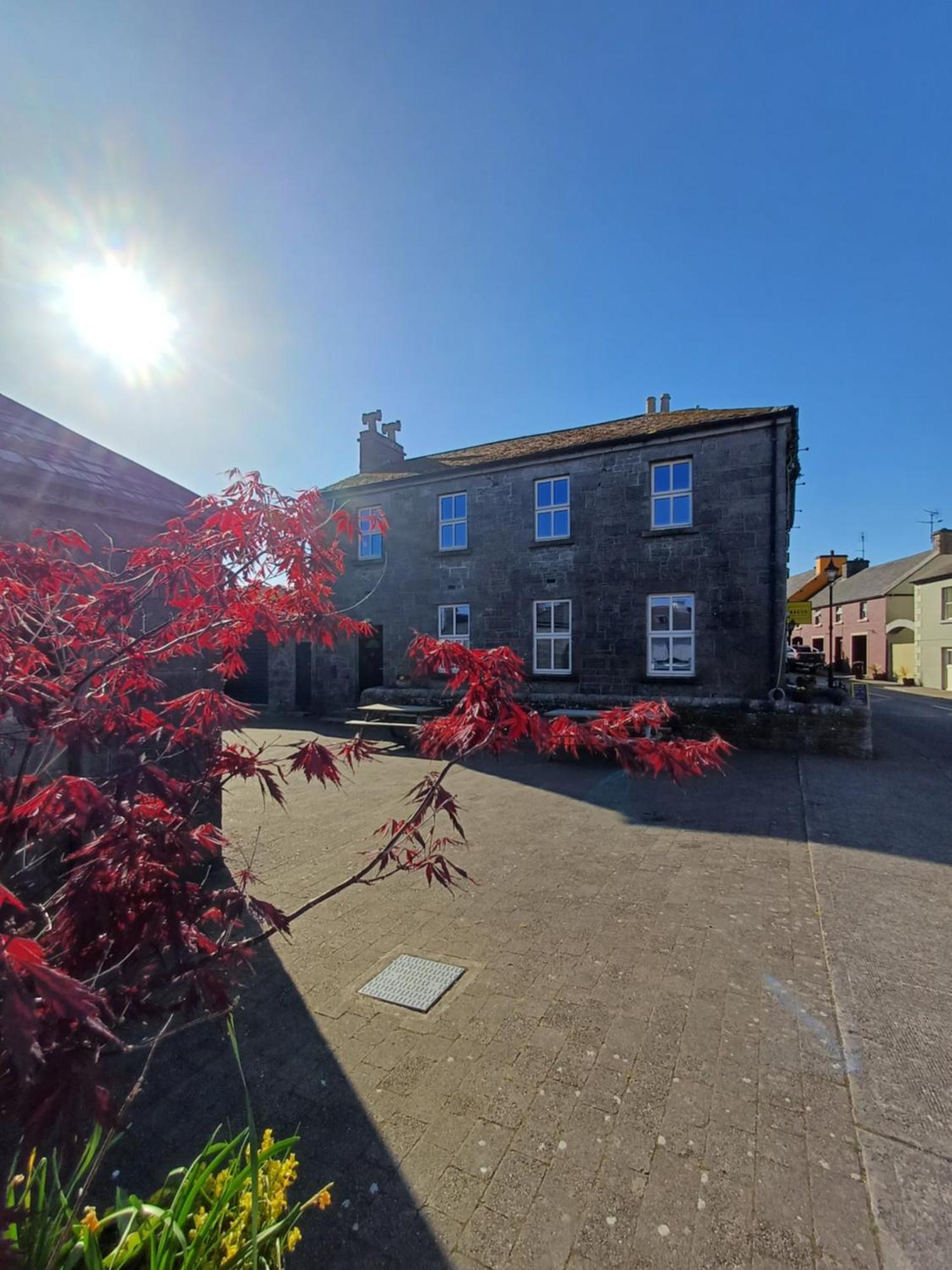 Clonbur House - Two Bedroom Village Apartment Galway Exteriör bild