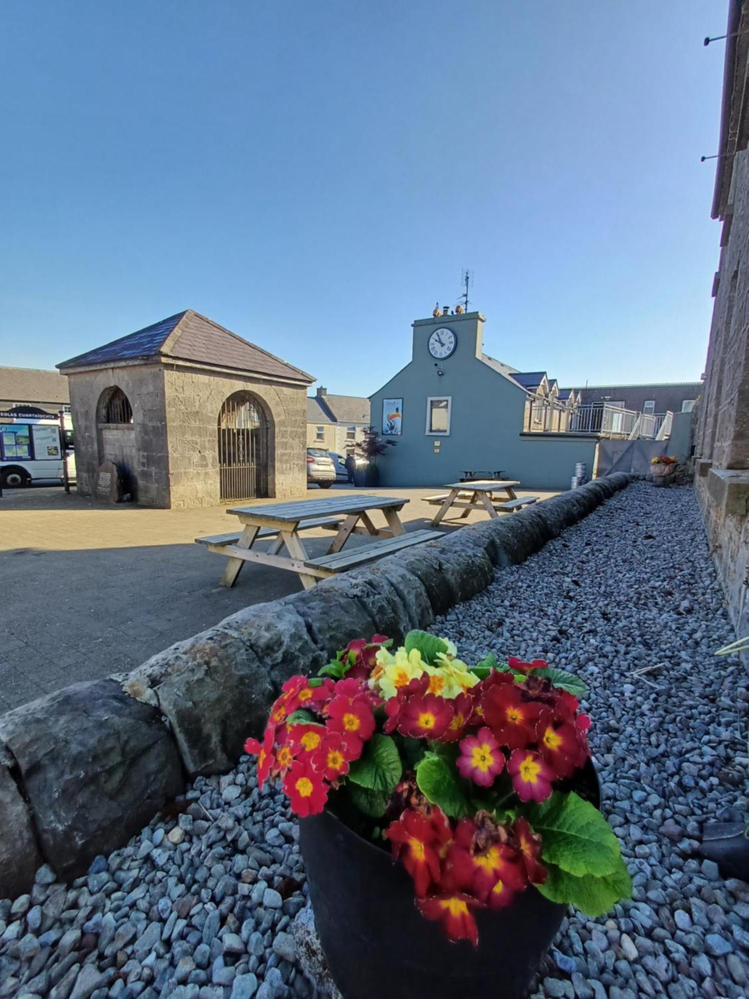 Clonbur House - Two Bedroom Village Apartment Galway Exteriör bild