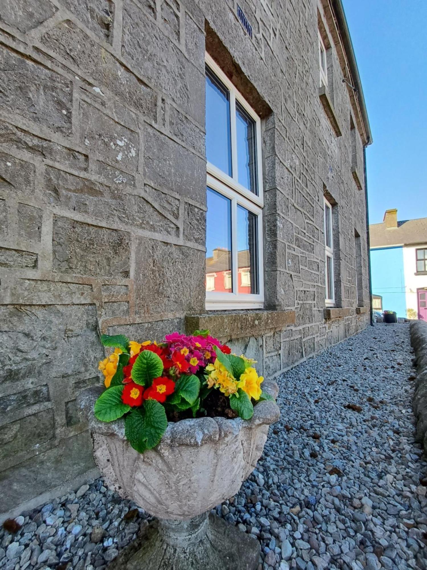 Clonbur House - Two Bedroom Village Apartment Galway Exteriör bild